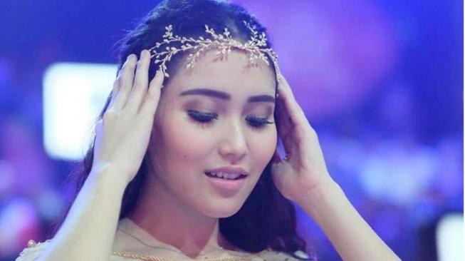 Ayu Ting Ting Turun Tangan Bantu Potong Hewan Kurban