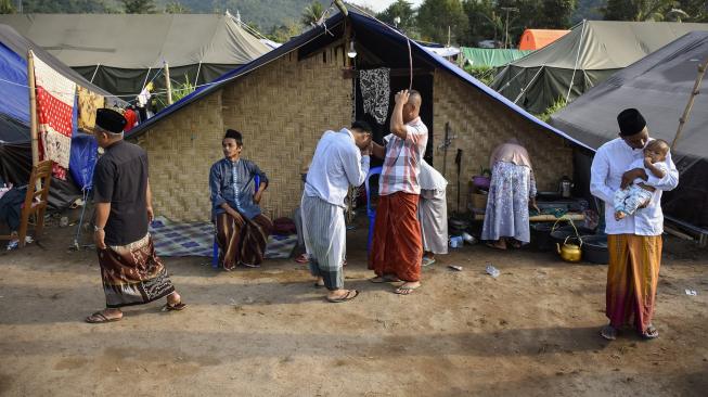 Hari ini seluruh umat muslim di Indonesia serentak melaksanakan salat Idul Adha 1439 H sesuai dengan jadwal yang ditetapkan Pemerintah dan kemudian dilanjutkan dengan penyembelihan hewan kurban. ANTARA FOTO