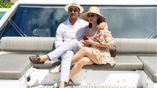 Richard Muljadi dan pasangannya, Shalvynne Chang di atas yacht. (Instagram)