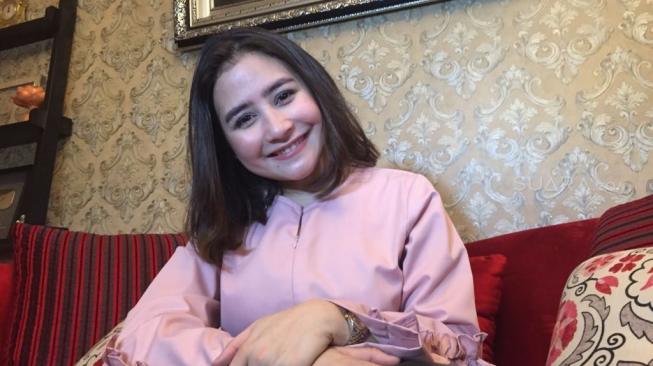 Prilly Latuconsina di kediamannya di Pengayoman, Tangerang, Banten, Rabu (22/8/2018). [suara.com/Sumarni]