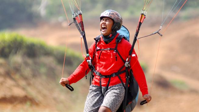 Jafro Megawanto, berhasil meraih medali emas untuk nomor ketepatan mendarat perseorangan putra, setelah menyelesaikan babak kesepuluh,Asian Games 2018.[ANTARA FOTO/INASGOC]