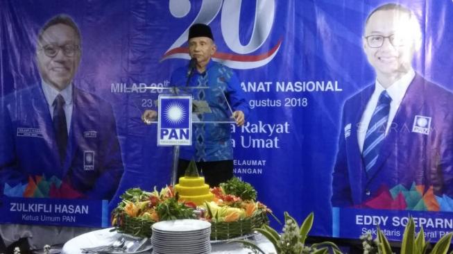 Hoaks Ratna, Ratusan Orang Temani Amin Rais saat Diperiksa Polisi