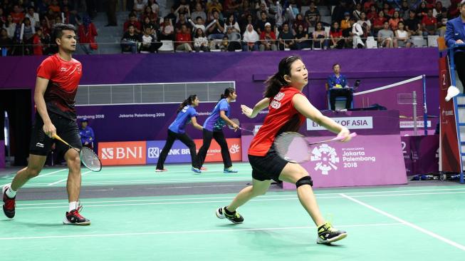 Pasangan ganda campuran Indonesia, Ricky Karanda Suwardi/Debby Susanto, menang mudah atas Ratna Jit Tamang/Nangsal Tamang (Nepal), di babak pertama nomor perorangan Asian Games 2018 di Istora Senayan, Jakarta, Kamis (23/8). [Humas PBSI]