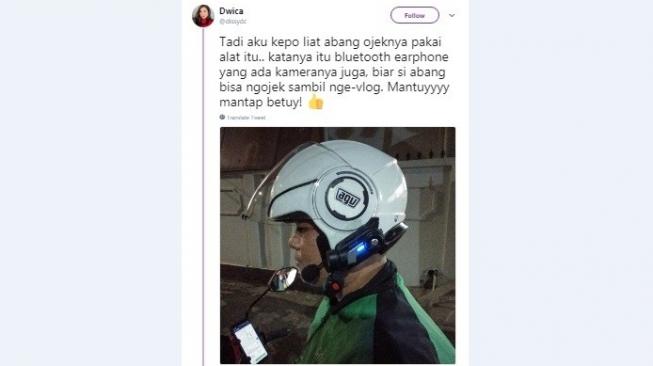 Mantap! Pengemudi Ojol Ini Pakai Helm Canggih untuk Ngevlog