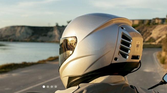 Keren! Ini Helm ber-AC Pertama di Dunia