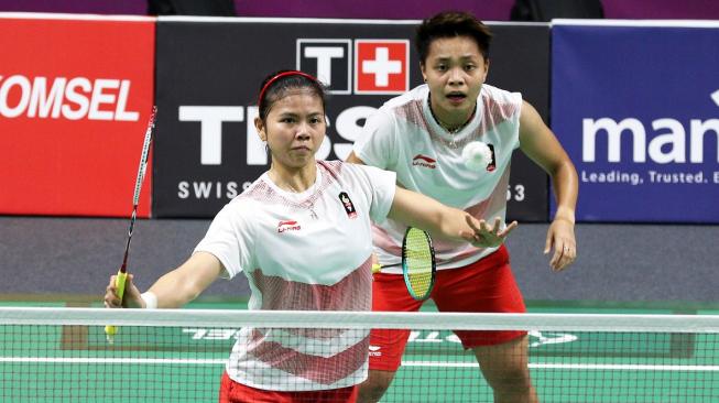 Pebulutangkis ganda putri Indonesia, Greysia Polii/Apriyani Rahayu, melaju ke semifinal Asian Games 2018 usai kalahkan Tang Jinhua/Zheng Yu (Cina), Sabtu (25/8), di Istora Senayan, Jakarta. [Humas PBSI]