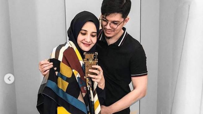 Irwansyah dan Zaskia Sungkar. (Instagram)