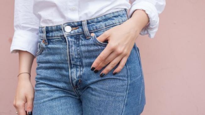 Celana jeans perempuan. (Shutterstock)