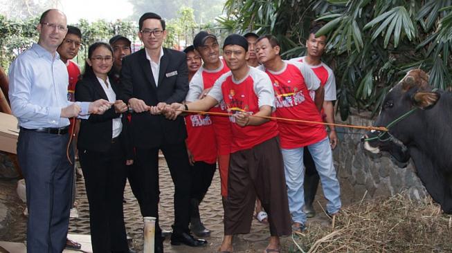 Aryaduta Lippo Village Bagi Paket di Hari Raya Idul Adha