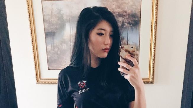 7 Potret Cantik Carolyn Wang, Caster AOV di Asian Games 2018