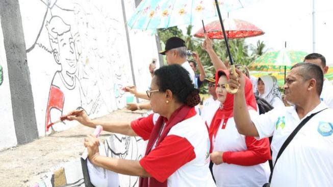 Menteri PPPA, Yohana Susana Yembise dalam Deklarasi Pulau Hiri , di Ternate. (Dok: KemenPPPA)