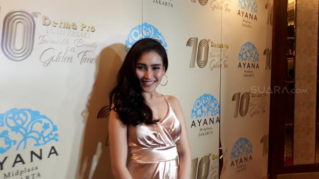 Lagi, Ayu Ting Ting Unggah Foto Terus Komentar Sendiri