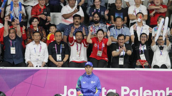 Final bulutangkis individual Asian Games 2018 menyedot antusiasme publik, termasuk pejabat seperti Presiden ke-5 Ri Megawati Soekarnoputri, Kepala BIN Budi Gunawan, Gubernur DKI Jakarta Anies Baswedan, dan menteri-menteri Kabinet Kerja.(Suara.com/Oke Dwi Atmaja)