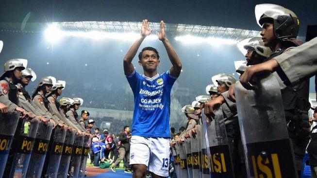 Pelatih Persib Sambut Baik Kembalinya Ezechiel dan Febri