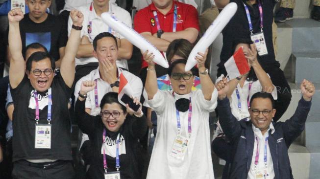 Final bulutangkis individual Asian Games 2018 menyedot antusiasme publik, termasuk pejabat seperti Presiden ke-5 Ri Megawati Soekarnoputri, Kepala BIN Budi Gunawan, Gubernur DKI Jakarta Anies Baswedan, dan menteri-menteri Kabinet Kerja.(Suara.com/Oke Dwi Atmaja)