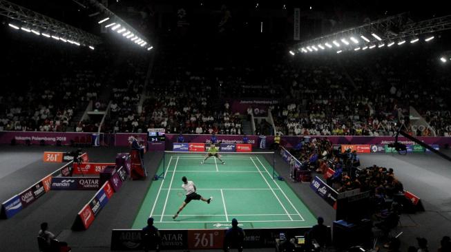 Jonatan berhasil meraih medali emas usai menaklukan tunggal putra China Taipei, Chou Tien Chen dengan skor 21-18, 20-22 dan 21-15.(Suara.com/Oke Dwi Atmaja)