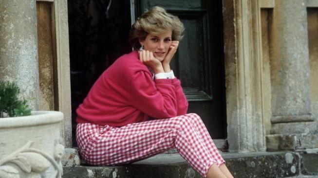 8 Gaya Busana Putri Diana Paling Ikonik Sepanjang Masa