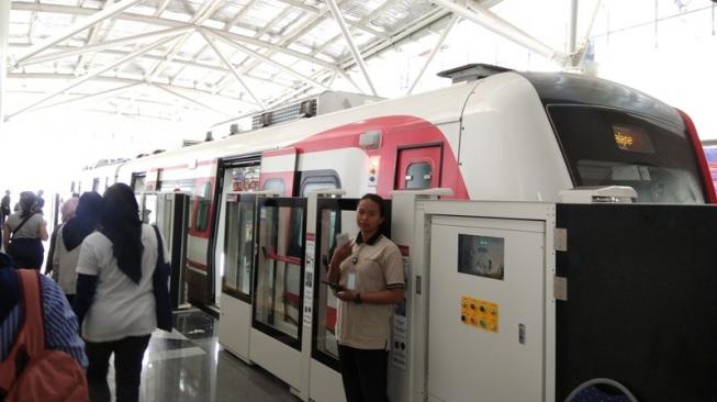 LRT Jakarta Buka Peluang Pelaku UMKM Buka Usaha di Sekitar Stasiun