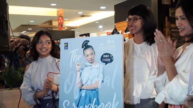 Naura di Book Launch Aku Naura: The Official Scrapbook, Pondok Indah Mall 1, Jakarta Selatan, Rabu (29/8/2018). [suara.com/Wahyu Tri Laksono]