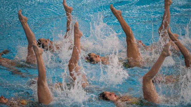 Tim Renang Artistik Uzbekistan berlaga pada Final Beregu Technical Routine di Asian Games ke-18 Tahun 2018 di Aquatic Center, Gelora Bung Karno, Jakarta, Rabu (29/8). ANTARA FOTO/INASGOC/Jurnasyanto Sukarno