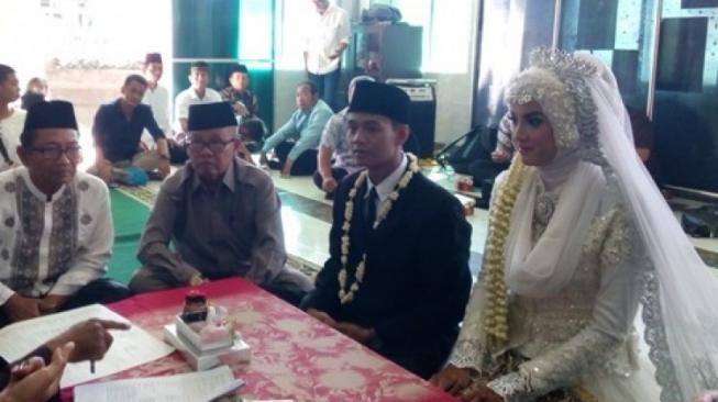 Miss Deaf Indonesia Nikahi Lelaki Bisu, Didampingi Penerjemah