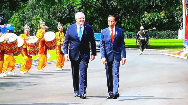 Disambut Pasukan Berkuda, Jokowi Terima PM Australia