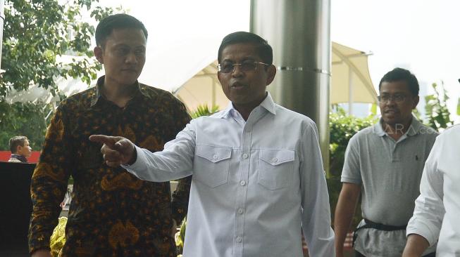 Kedatangan Idrus untuk menjalani pemeriksaan setelah ditetapkan sebagai tersangka terkait kasus dugaan suap proyek pembangunan PLTU Riau-1. [Suara.com/Muhaimin A Untung] 
