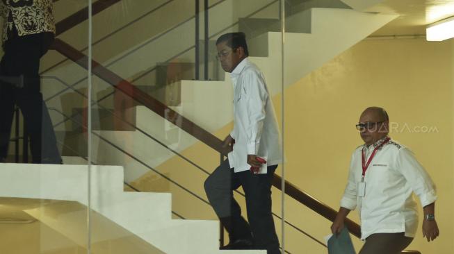 Kedatangan Idrus untuk menjalani pemeriksaan setelah ditetapkan sebagai tersangka terkait kasus dugaan suap proyek pembangunan PLTU Riau-1. [Suara.com/Muhaimin A Untung] 