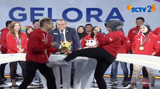 Pasangan kekasih atlet pencak silat Indonesia, Hanifan Yudani Kusumah dan Pipiet Kamelia.