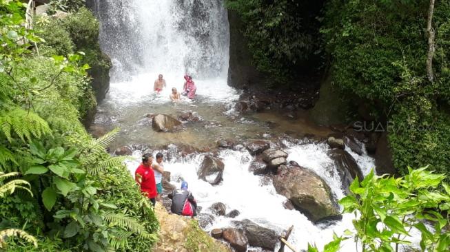 Inilah Curug Cipamingkis  yang terkenal di kawasan Bogor [Suara.com/Rambiga].