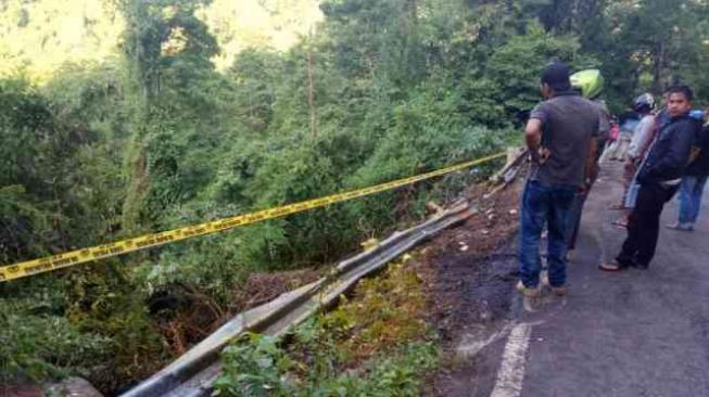 Mobil Tangki CPO Masuk Jurang di Jalan Banda Aceh karena Rem Blong