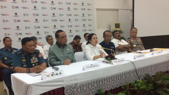 Konfrensi Pers Pasca Asian Games 2018. Menko PMK Puan Maharani bersama CdM Asian Games 2018 dan Sekretaris Kemenpora Gatot S. Dewabroto di Kantor Kemenko PMK, Jakarta Pusat, Senin (3/8/2018) [Suara.com/Yosea Arga Pramudita]