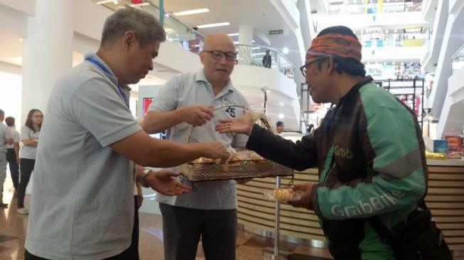 Hari Pelanggan Nasional, Mal Ciputra Jakarta Bagikan Roti Gratis