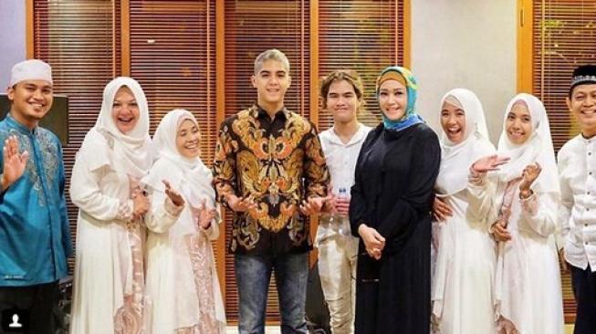 Bicara dengan Mulan Soal Hijab, Kini Maia Estianty Berhijab Juga?