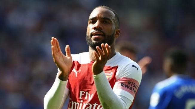 Dikartu Merah Lawan BATE, Lacazette Minta Maaf