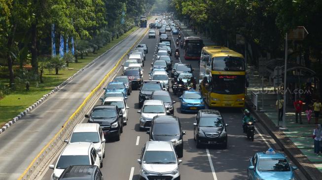 Dinas Perhubungan DKI Jakarta memperpanjang waktu pelaksanaan sistem pembatasan kendaraaan pribadi ganjil-genap hingga Asian Para Games 6-13 Oktober 2018.  [Suara.com/Muhaimin A Untung] 