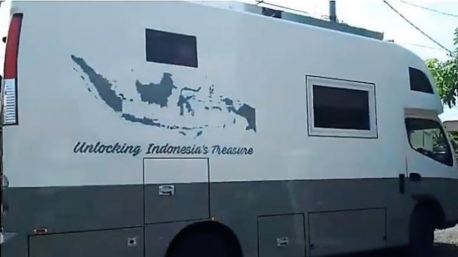 Mitsubishi Fuso hasil modifikasi Keluarga Kusmajadi [Facebook: Juliana Dewi].