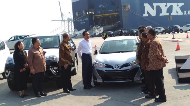 Presiden Jokowi  melepas 1 juta unit ekspor Toyota di Tanjung Priuk, Jakarta, Rabu (5/9/2018). [Suara.com/Manuel Jeghesta]