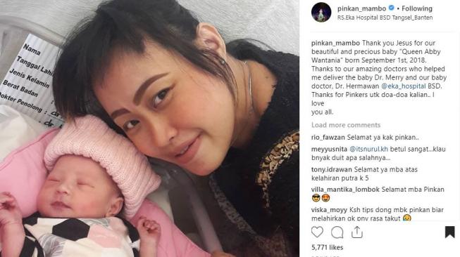 Pinkan Mambo melahirkan anak kelimanya yang berjenis kelamin perempuan. [instagram/pinkan_mambo]