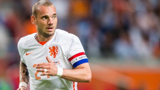 Baru Pensiun Dua Minggu, Wesley Sneijder Sudah Bikin Pangling