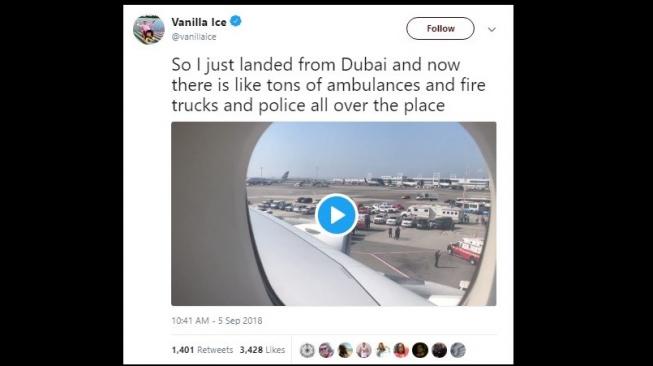 Penumpang penerbangan Emirates yang dikarantina di Bandara JFK, AS. [Twitter]