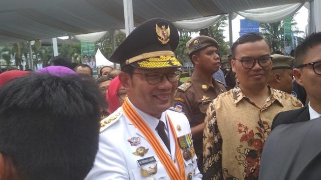 Ridwan Kamil usai serah terima jabatan (sertijab) Gubernur Jawa Barat di Gedung Sate, Kamis (6/9/2018). (Suara.com/Rachman)