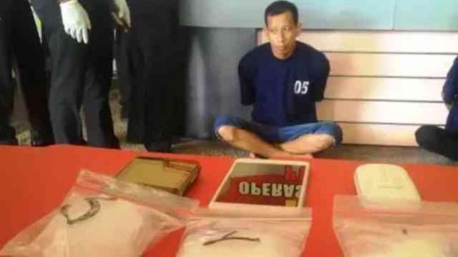 Pengedar Narkoba Asal Malaysia Telan Tiga Paket Sabu 151 Gram