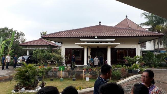 Sebelum Umumkan Ketua TKN, Jokowi Sambangi Rumah Gus Dur