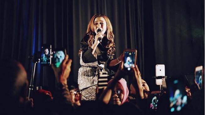 Penampilan Cita Citata saat konser di Los Angeles. (Instagram)