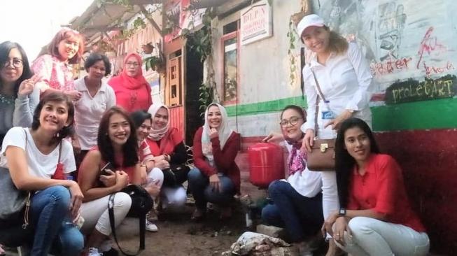 Komunitas Bunda Merah Putih fokus di bidang pendidikan dan sosial. (Foto: Dok. BMP)