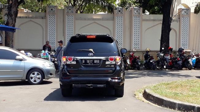 Roy Suryo Kabur saat Lihat Wartawan di Rumah SBY