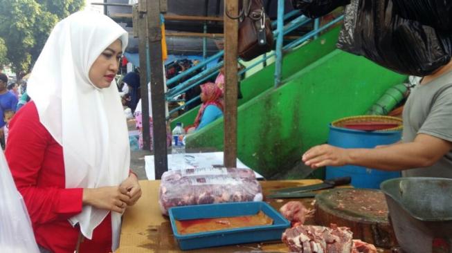 Bunda Merah Putih (BMP) membelanjakan uang Rp 100 ribu ke Pasar Pondok Labu, Cilandak, Jakarta Selatan, Minggu (9/9/2018) pagi. (Dok: BMP)