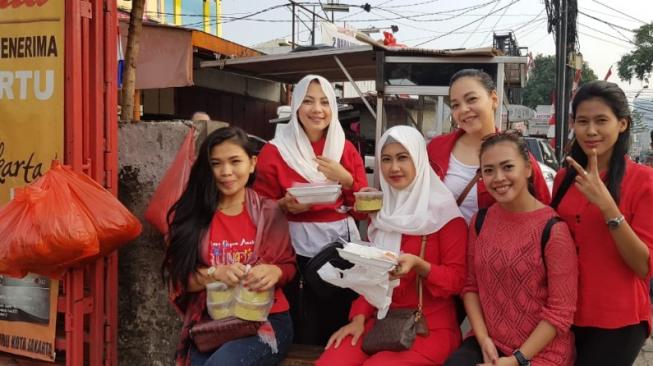 BMP Goyang Dayung Jokowi, Setelah Belanja di Pasar Pondok Labu