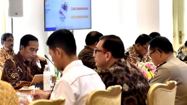 Presiden Joko Widodo memimpin langsung rapat terbatas untuk membahas persiapan Asian Para Games 2018, Jumat (7/9/2018) pagi, di Istana Kepresidenan Bogor. (Dok: Kemenpar)